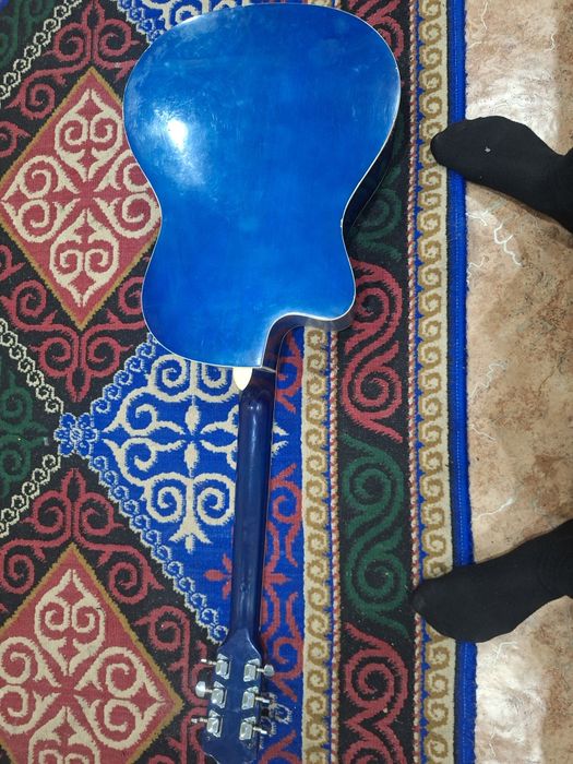 Продам гитару без струн