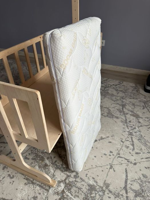 Кроватка с матрасом