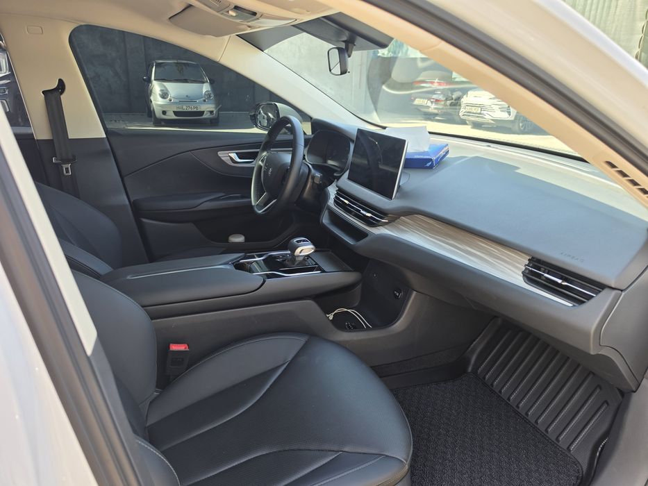 Срочно продаётся HONGQI mq5