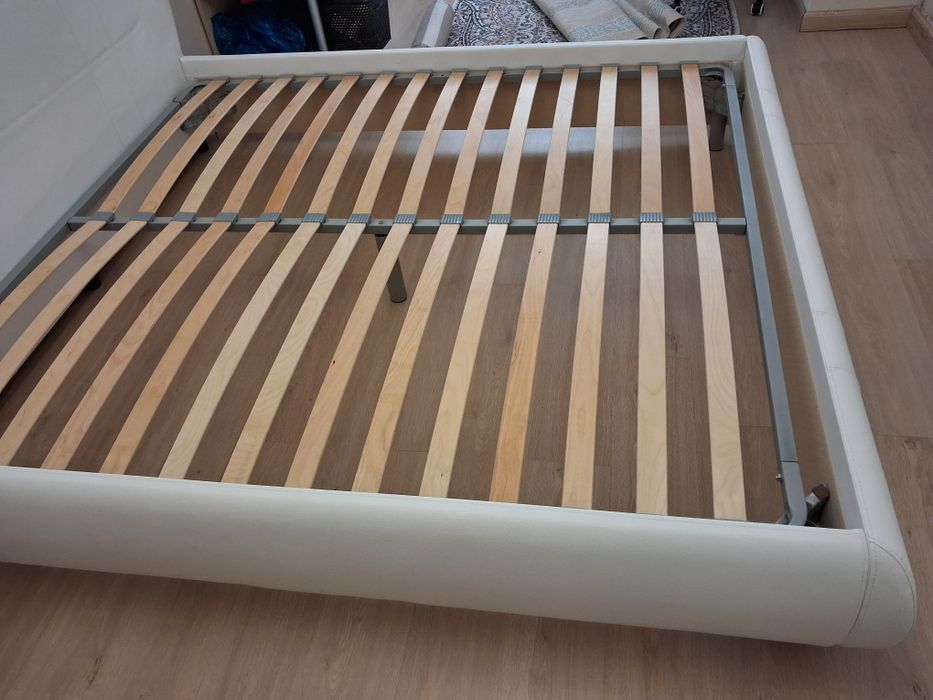 Продам 2х спальную кровать