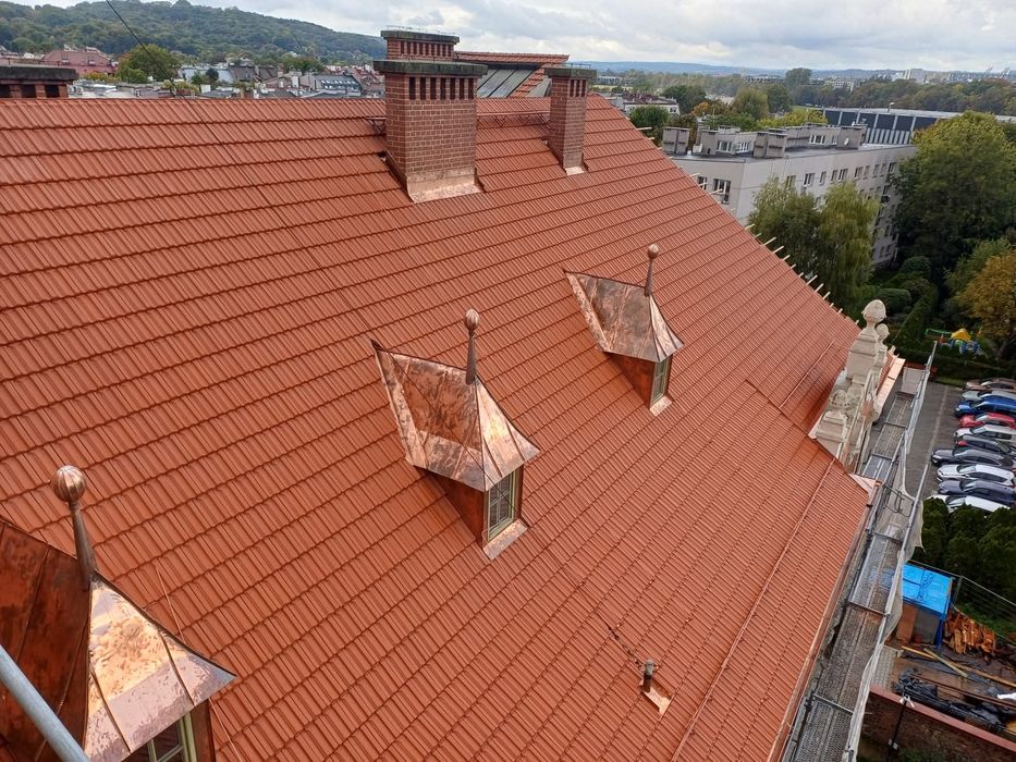 Reparați acoperisuri