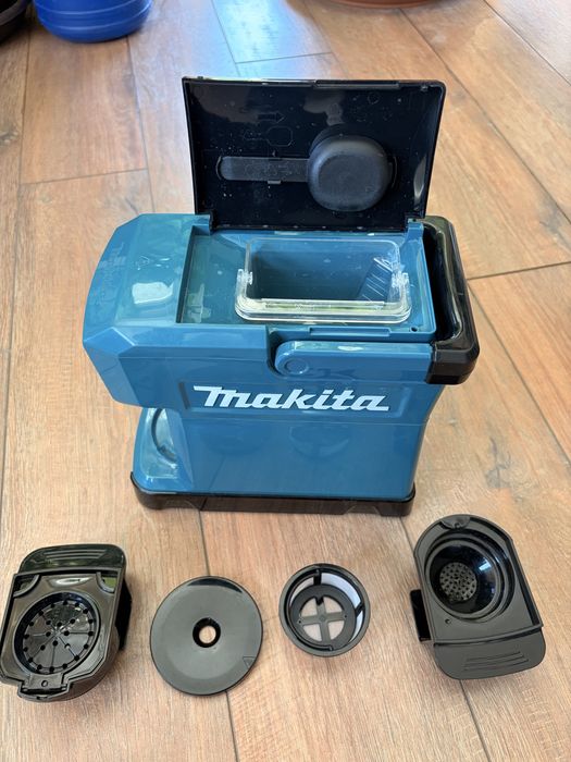 Vand set aparat cafea Makita DCM501