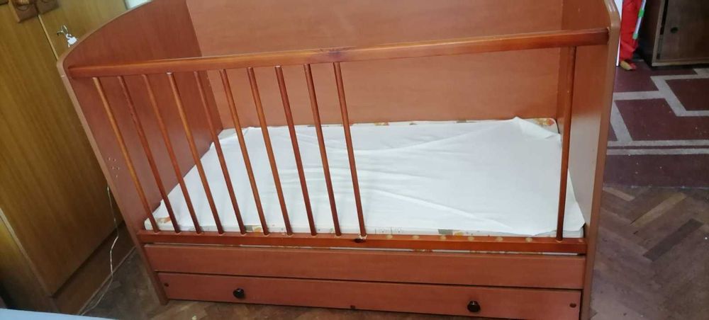 продавам детски креват