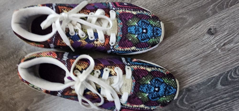 Massimo Dutti  ,  Timberland, Adidas, Converse