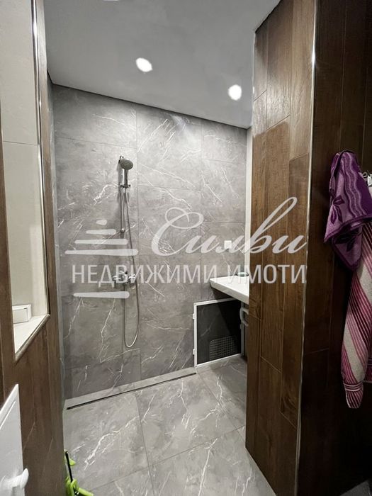 Тристаен ТУХЛЕН апартамент - кв. Център!