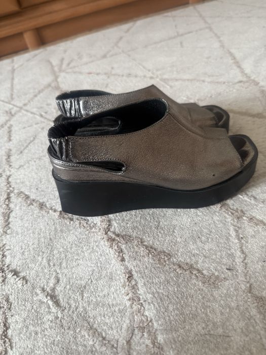 Продам обувь босоножки