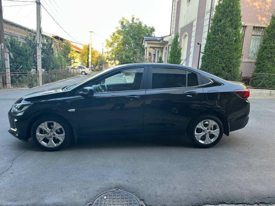 Onix Premier 2024 yil 14000 probeg Toza
