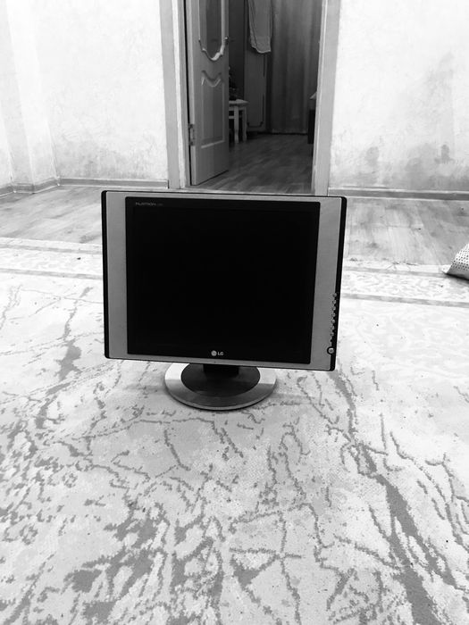 Монитор от LG состояние хорошая до этого использовался в офисе