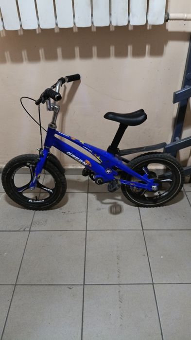 Детские игрушки и машинки