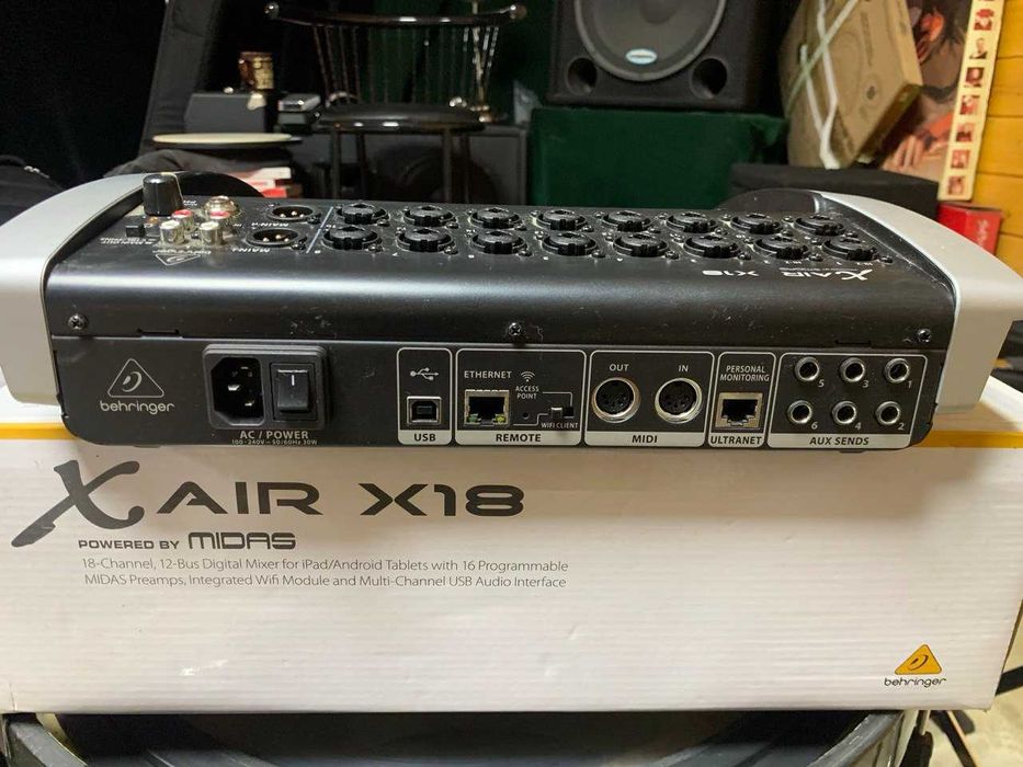 Цифровой пульт Behringer X18