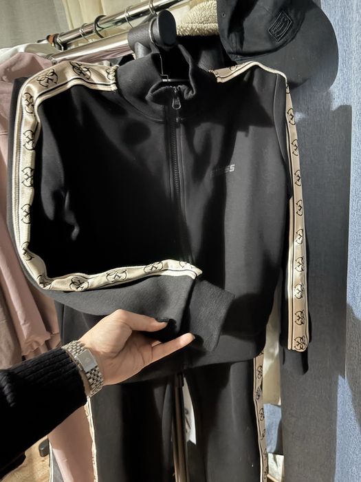 Екипче на Guess