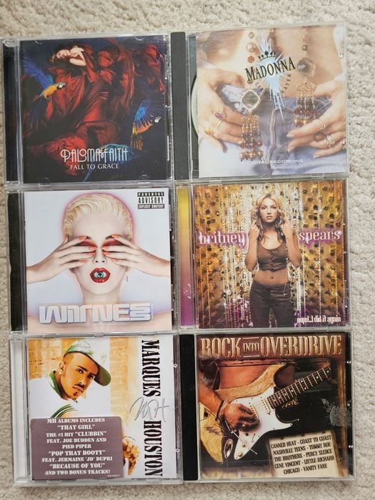 Оригинални компакт дискове от лична колекция