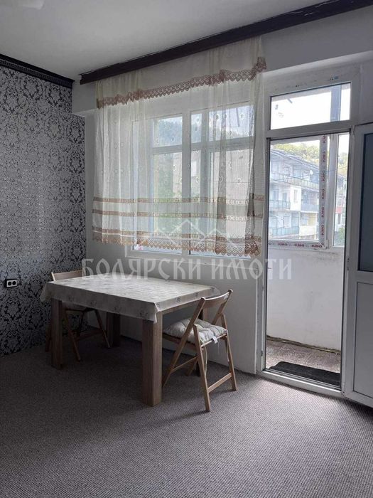 Дава се под наем Двустаен апартамент в Велико Търново, Чолаковци - 45 кв.м за 179 € - Снимка #2