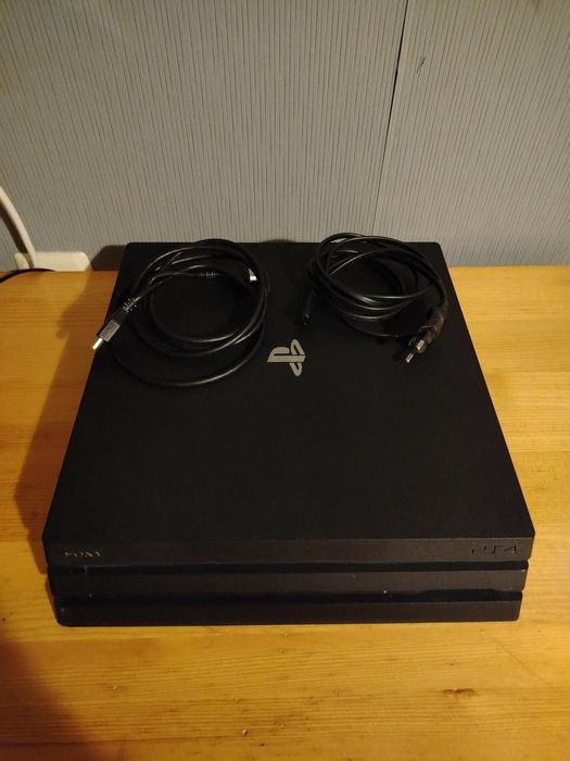 Ps4 pro + игри хубави