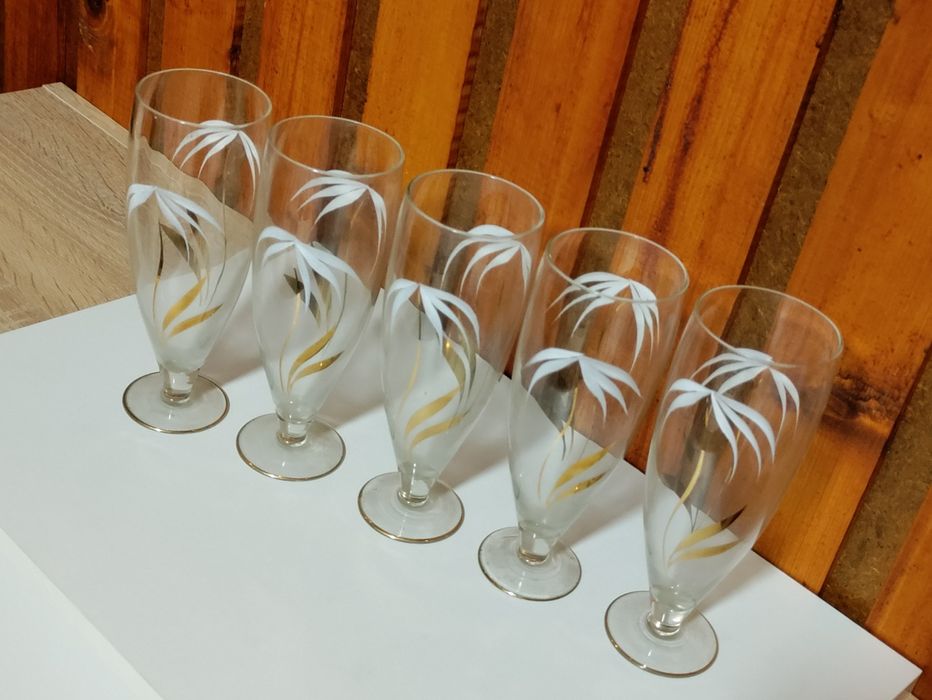 Ръчно рисувани старинни чаши с позлата