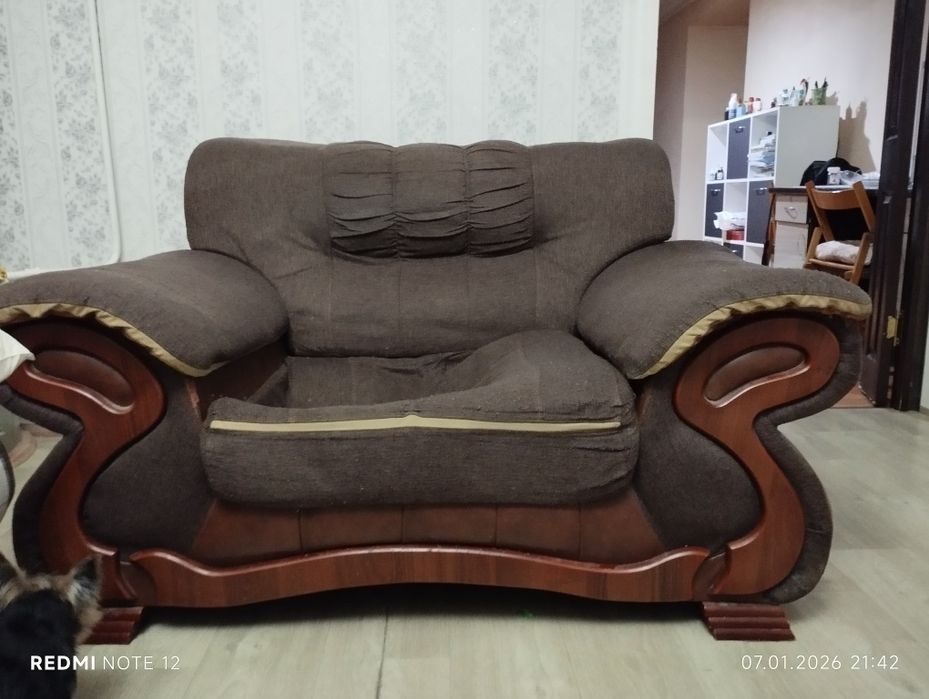 Продам диван и два кресла