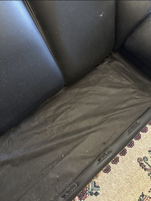 Продам Кожаный диван