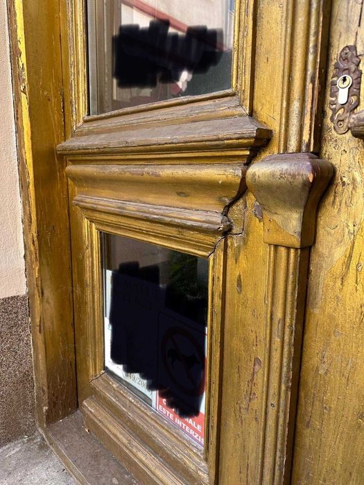 Usa dubla veche din lemn masiv