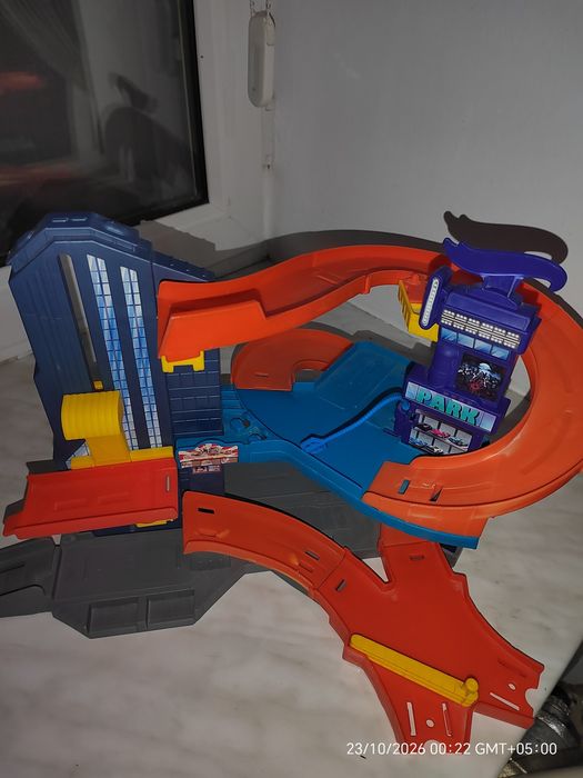 Автопаркинг HOT WHEELS