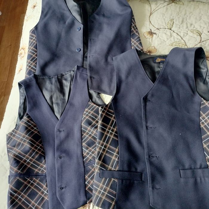 Продам жилетки для школьника