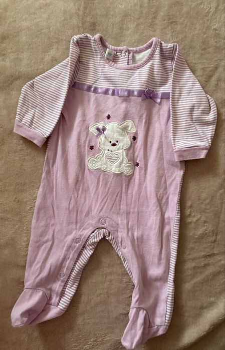 Vand aceste hainute stare impecabila