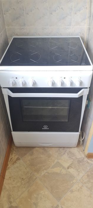 Хладилник Печка Пералня Indesit
