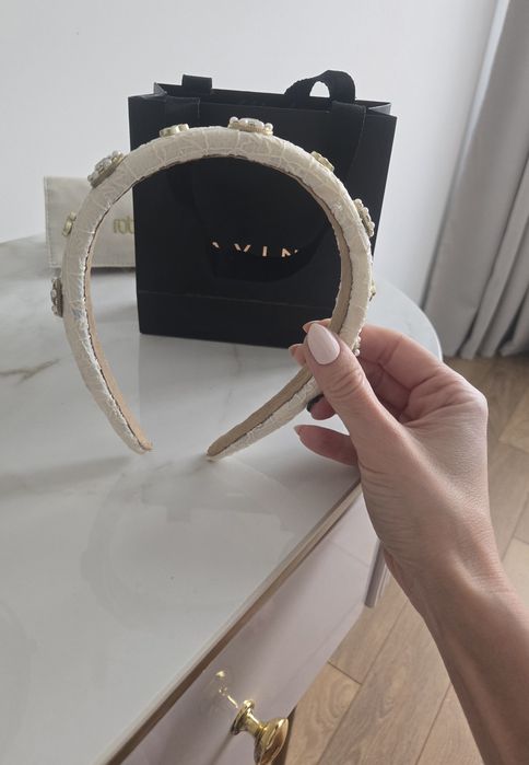 Чисто нова диадема AVIN с камъни и перли