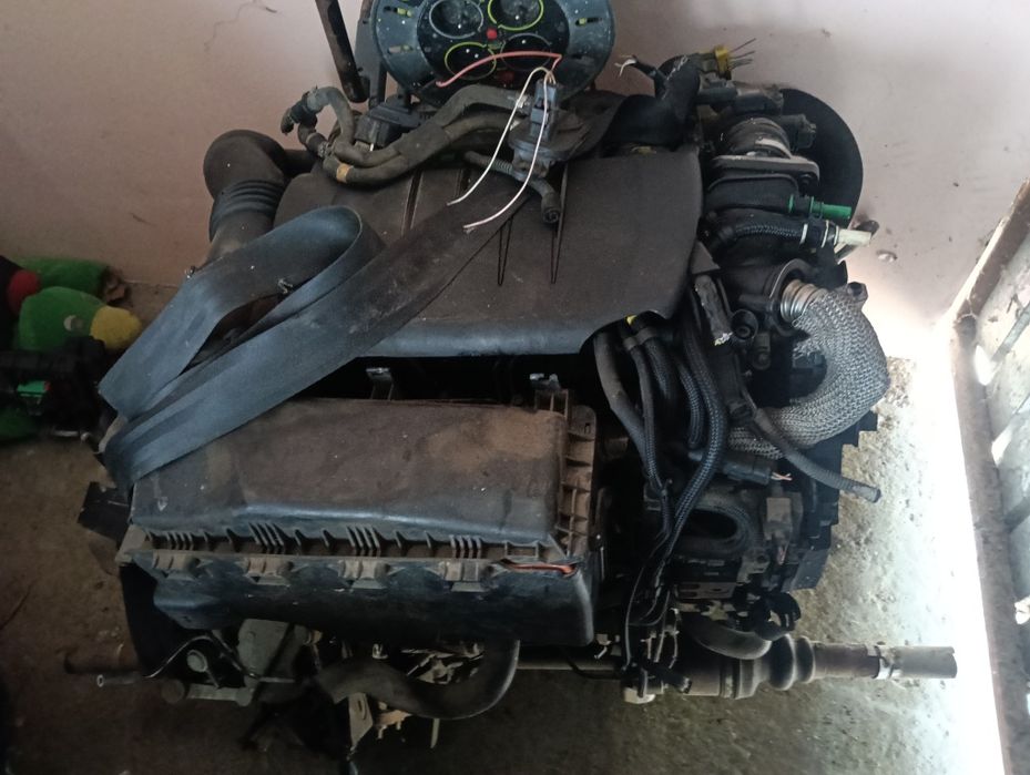 Vând  motor complect radiator baterie faruri Peugeot 307 1.6 disel