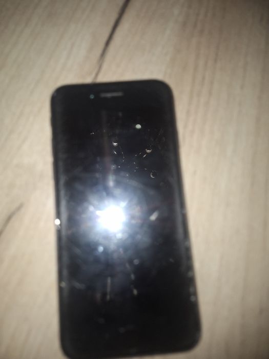 Продам айфон 8 75%