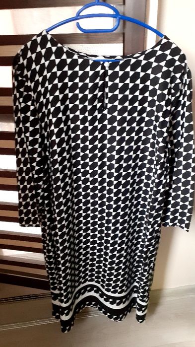 Дамска рокля черно и бяло