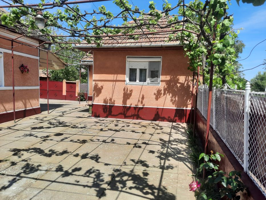 Casă solida din caramida in comuna Șicula jud.Arad