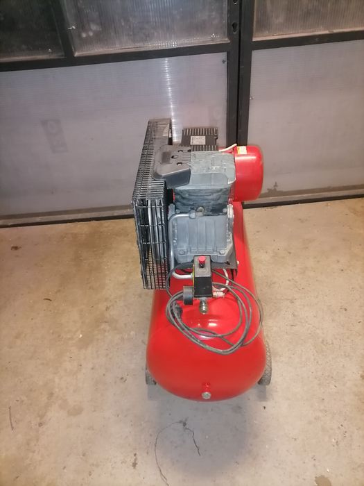 Compresor aer Fiac cu butelie 100L, 8bar, 260L/min refulat monofazat,