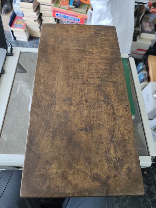 Стара дървена табла за игра