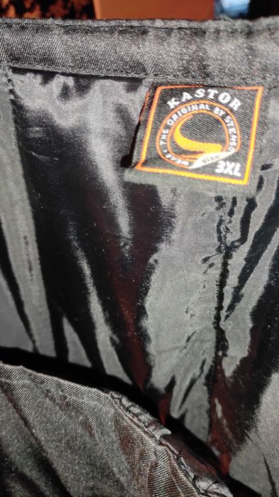 Продавам нов Работен полугащеризон размер 3XL. 35лв.


По договаряне