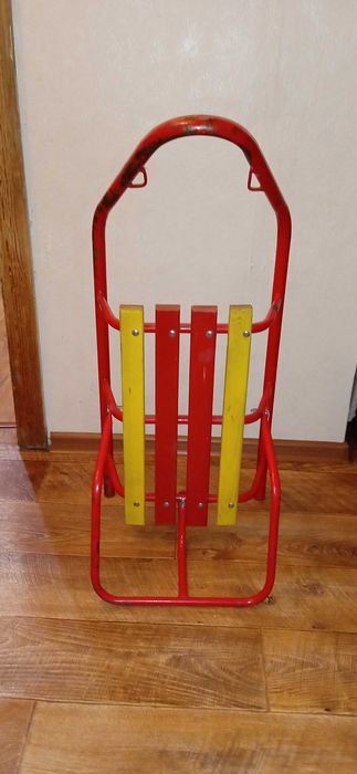 Детские санки со спинкой