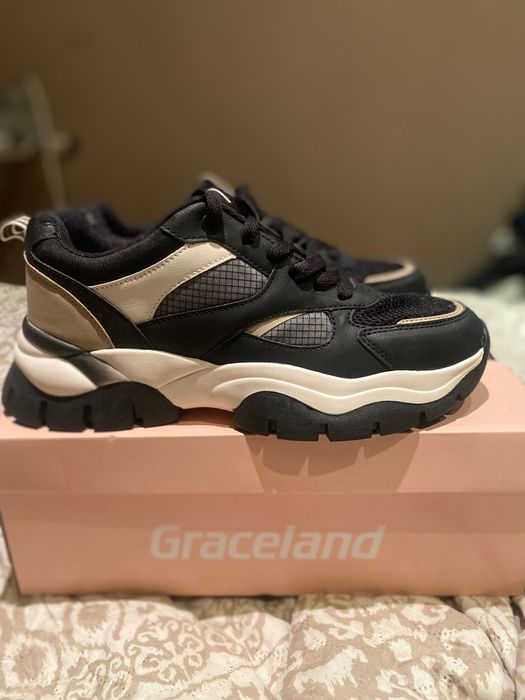 Маратонки чисто нови 40номер  Graceland