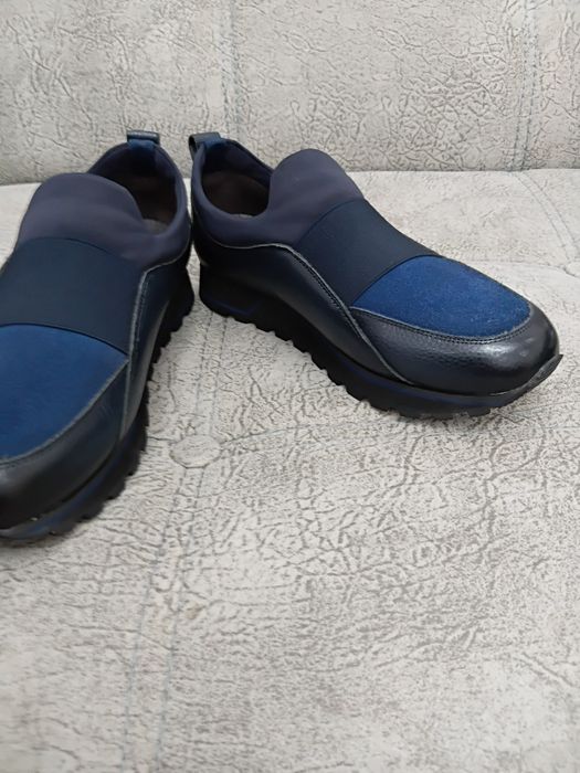 Продаётся обувь.