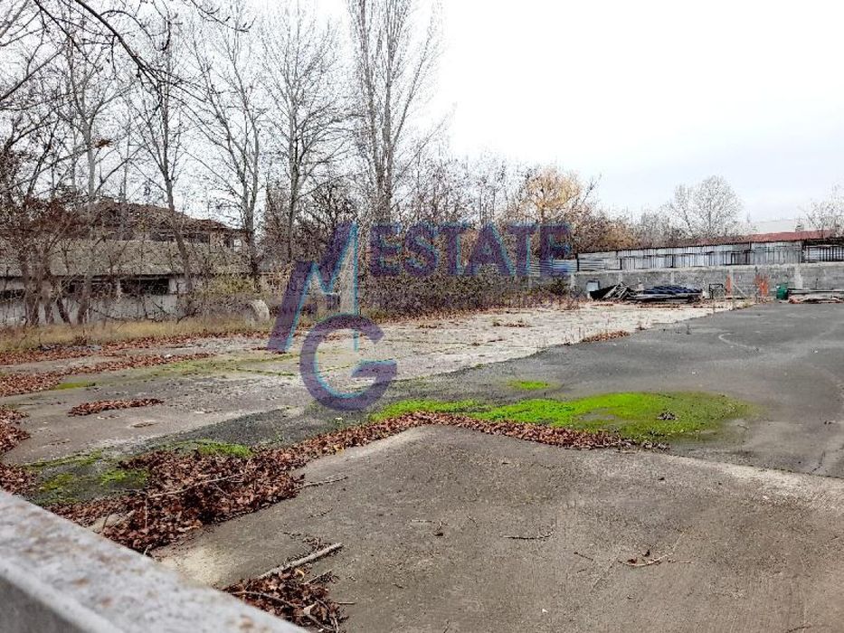 Промишлена сграда хале с административна част в Южна Промишлена