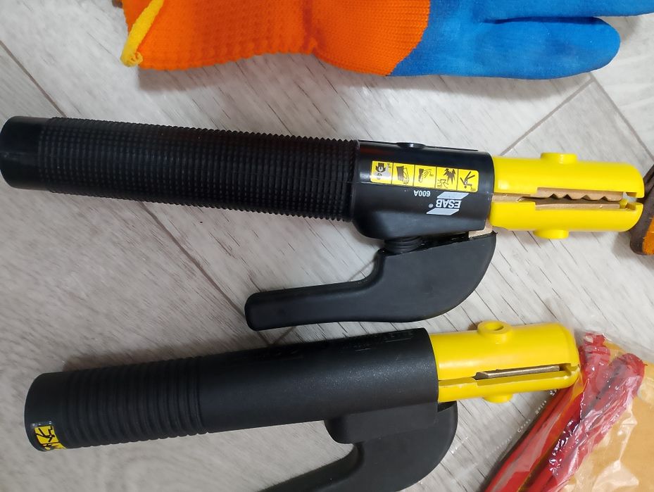 Спецодежда и комплектующее.