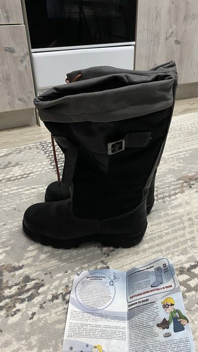 Новые сапоги , не разу не одевались размер 41