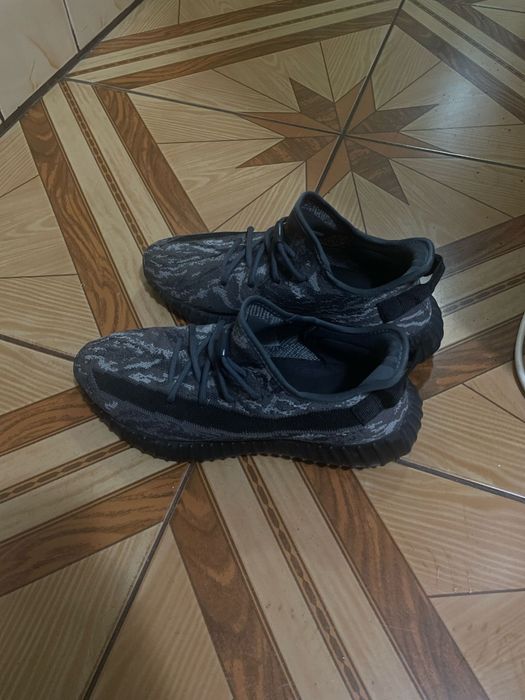 Adidasi Yeezy 350 Boost