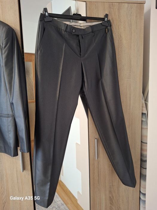 Costum bărbătesc de ocazie.