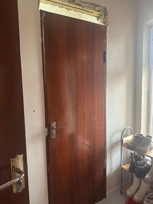 Дверь торг имеется позвоните