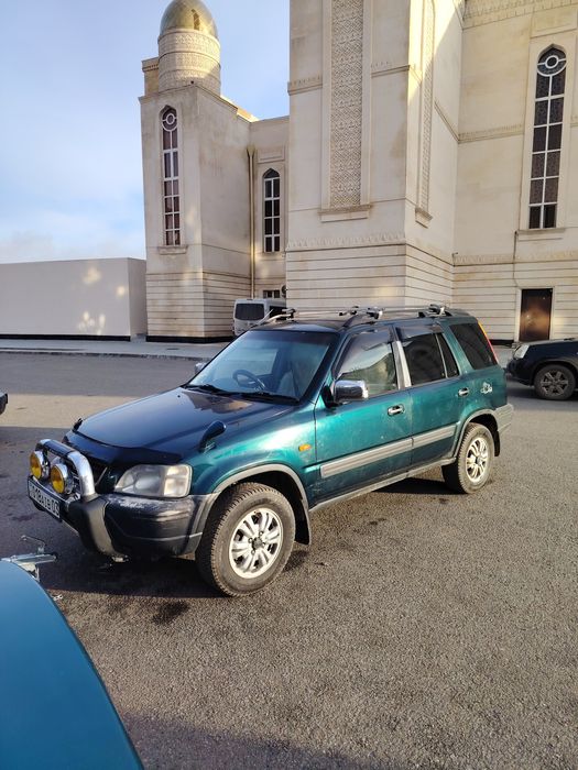 Хонда срв 1995 год. Очень надёжный, крепкий и высокая машина.