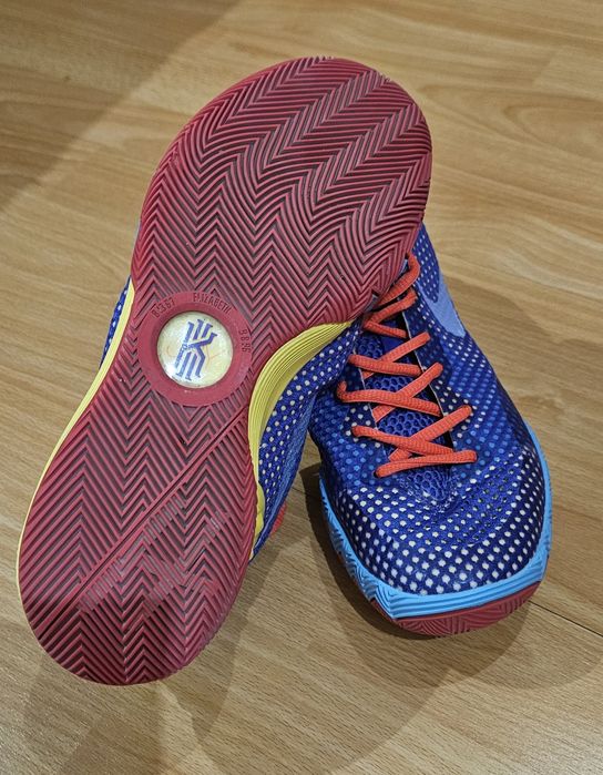 Продам кроссовки спортивные!