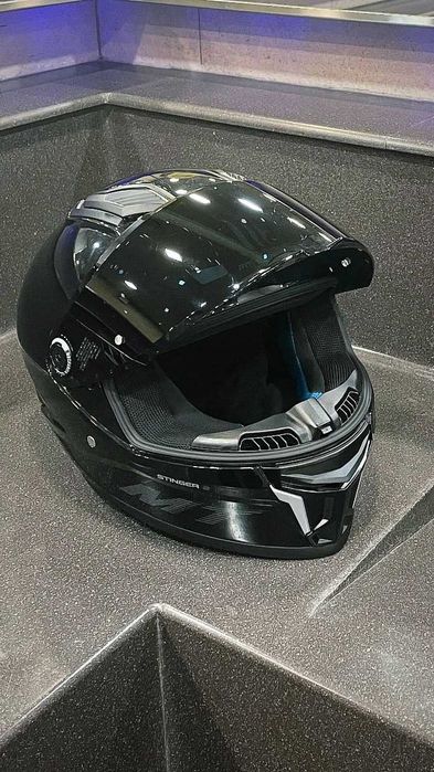 Vând cască MT stigner