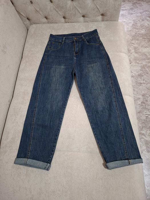 Продам женские джинсы