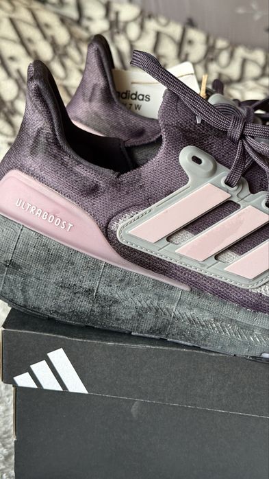 Продам кроссовки Adidas оригинал новые