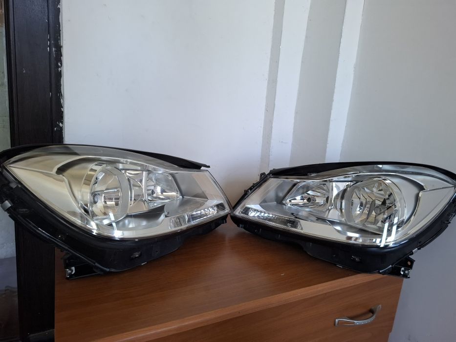 Faruri Mercedes clasa C W204