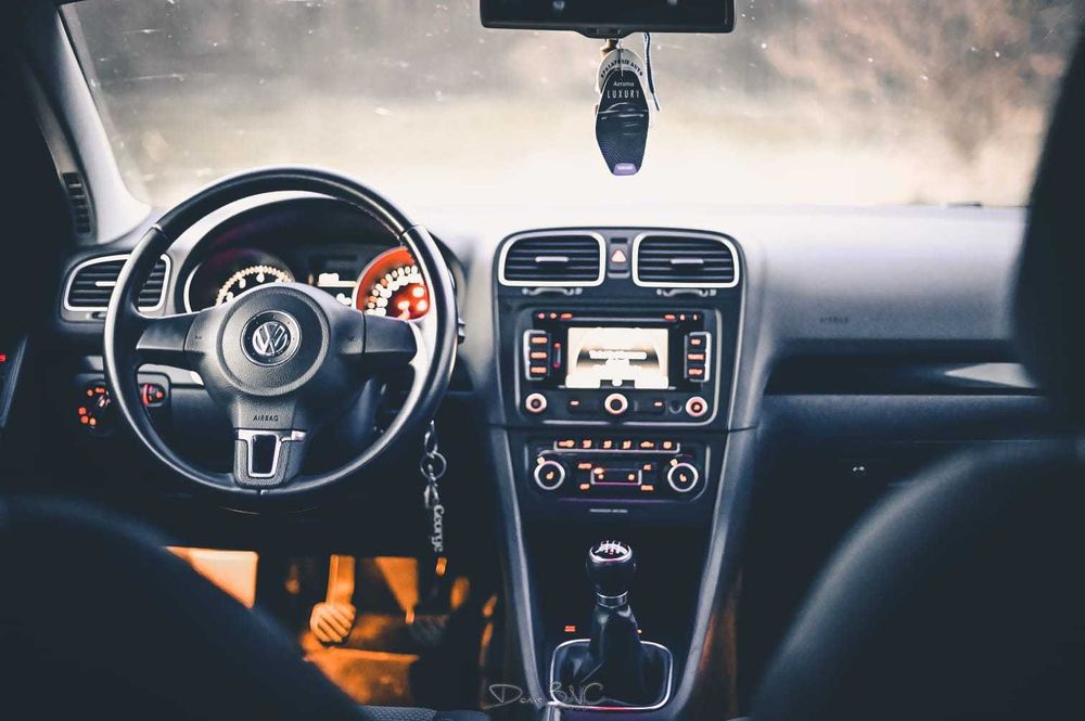 VOLKSWAGEN Golf 2010 — imagine 2